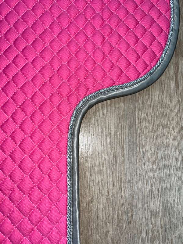 Satteldecke Equest Island pink Kordel silber Lurex Einfass grau Satin